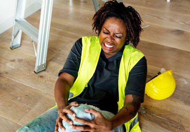 Trabalhadora sofre acidente de trabalho